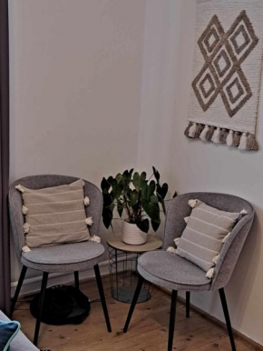 Cozy Town Center Retreat